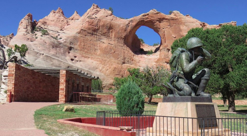 Navajo Nation Zoo (Diné Bikéyah binaaldeehii dóó chʼil danílʼínídi), United States
